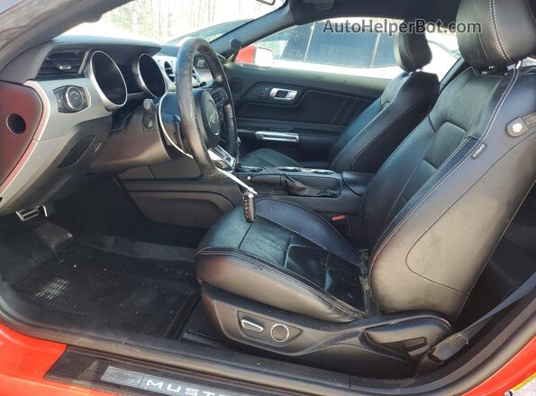 1FA6P8TH0K5103100 2019 FORD MUSTANG Red Vista interior delantera