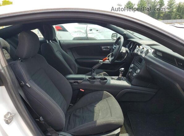 1FA6P8TH1H5256223 2017 FORD MUSTANG White Vista de los asientos traseros