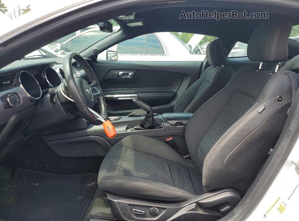 1FA6P8TH1H5256223 2017 FORD MUSTANG White Vista interior delantera