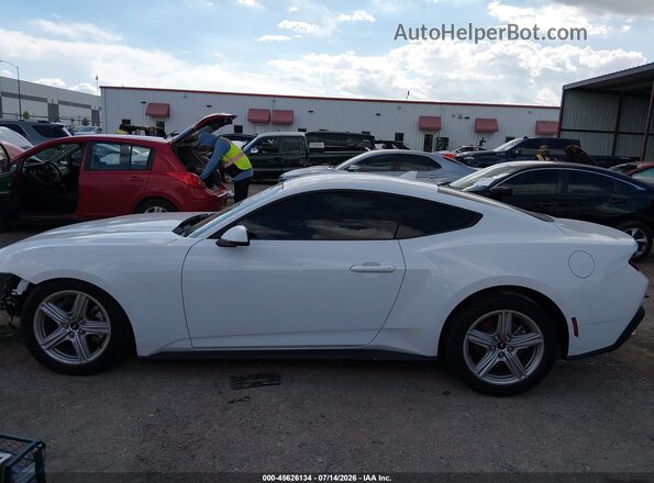 1FA6P8TH3T5110477 2026 FORD MUSTANG White Widok wnętrza 360 stopni
