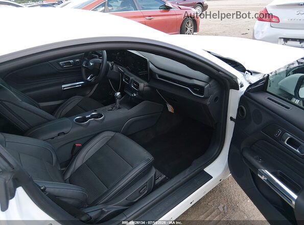 1FA6P8TH3T5110477 2026 FORD MUSTANG White Widok wnętrza z przodu