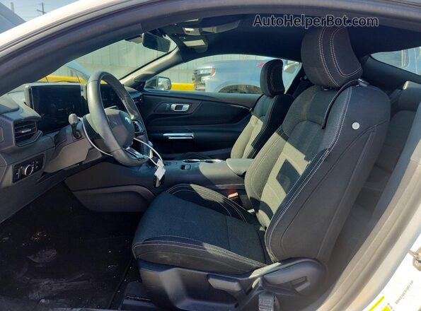 1FA6P8TH5S5113394 2025 FORD MUSTANG White Vista interior delantera