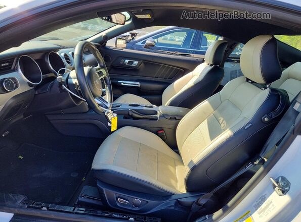 1FA6P8TH7J5170341 2018 FORD MUSTANG White Вид салону спереду