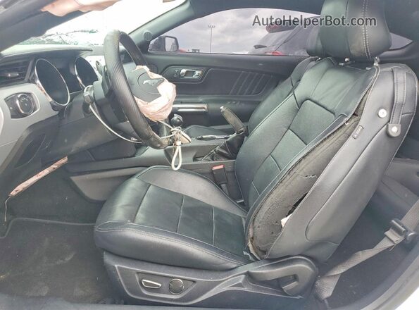 1FA6P8TH8H5240312 2017 FORD MUSTANG White წინა სალონის ხედი