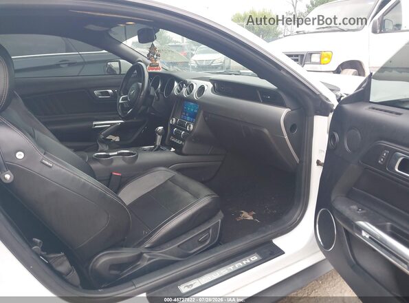1FA6P8TH8L5139084 2020 FORD MUSTANG White Widok wnętrza z przodu