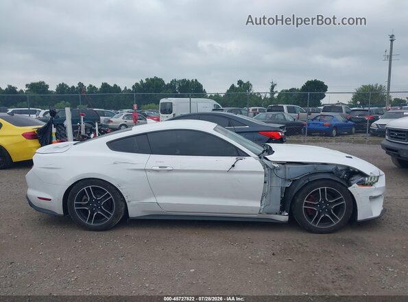 1FA6P8TH8L5139084 2020 FORD MUSTANG White Widok wnętrza z tyłu