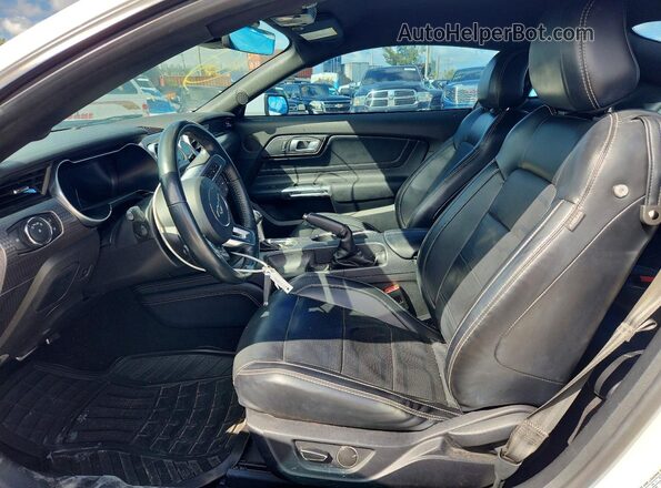 1FA6P8TH9K5157334 2019 FORD MUSTANG White Widok wnętrza z przodu