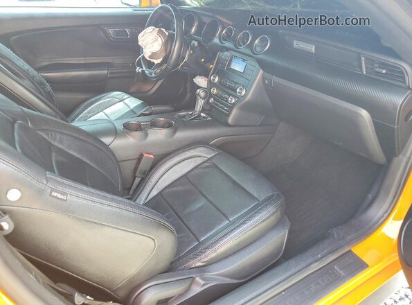 1FA6P8THXK5182565 2019 FORD MUSTANG Orange Vista del salpicadero