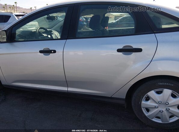 1FADP3E20JL211715 2018 FORD FOCUS Gray Widok z przodu