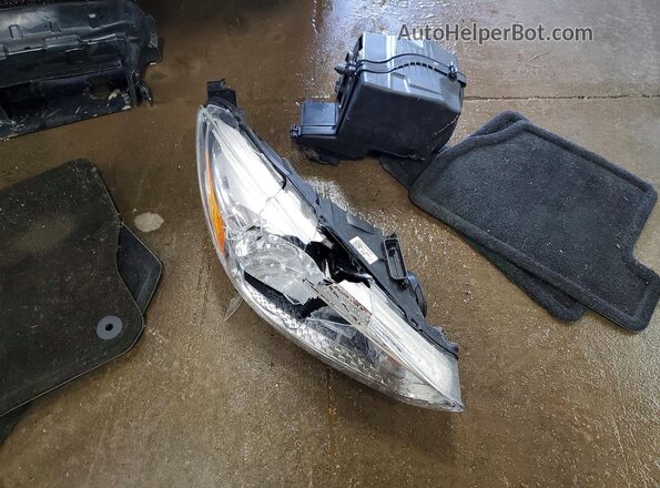 1FADP3E21HL328083 2017 FORD FOCUS Silver Vista del compartimento del motor