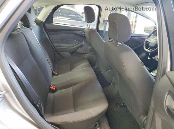 1FADP3E21HL328083 2017 FORD FOCUS Silver Vista de los asientos traseros