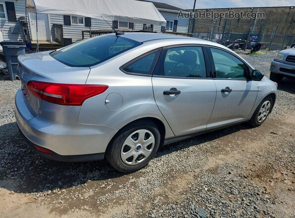 1FADP3E22HL338959 2017 FORD FOCUS Silver Trasero derecho