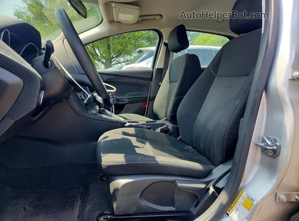 1FADP3E22HL338959 2017 FORD FOCUS Silver Vista interior delantera