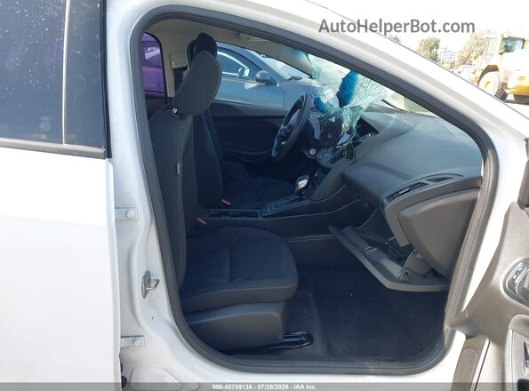 1FADP3E24GL305721 2016 FORD FOCUS White Front interior view