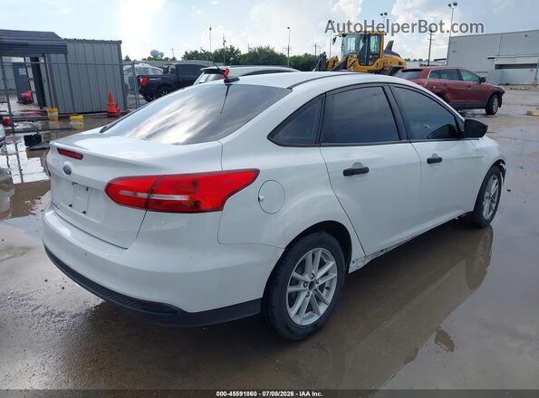 1FADP3E24HL262063 2017 FORD FOCUS Белый Задняя правая четверть