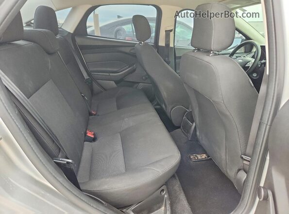 1FADP3E24HL322326 2017 FORD FOCUS Silver უკანა სავარძლების ხედი