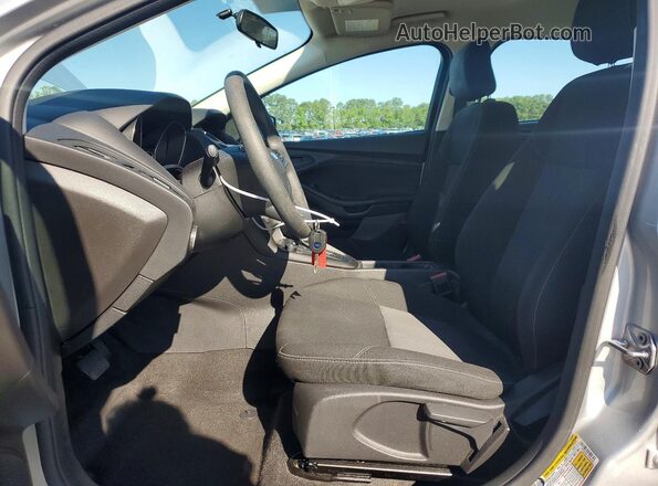 1FADP3E24JL202435 2018 FORD FOCUS Silver წინა სალონის ხედი