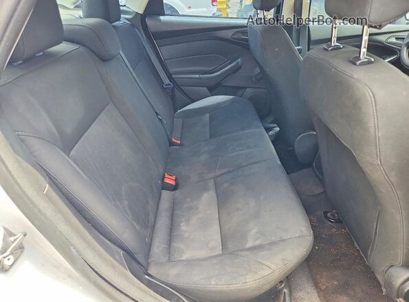 1FADP3E25JL299290 2018 FORD FOCUS White Rear seats view