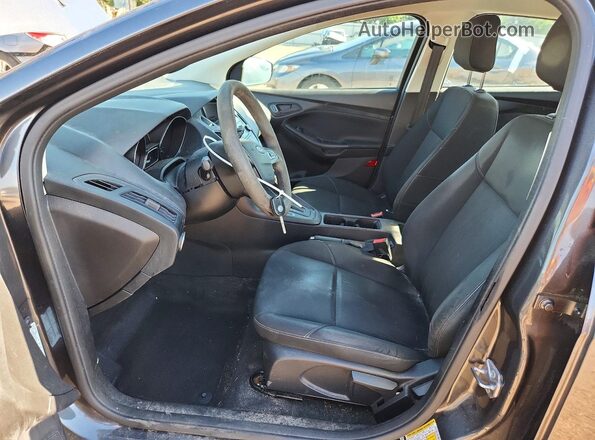 1FADP3E26JL309549 2018 FORD FOCUS Gray Вид салону спереду