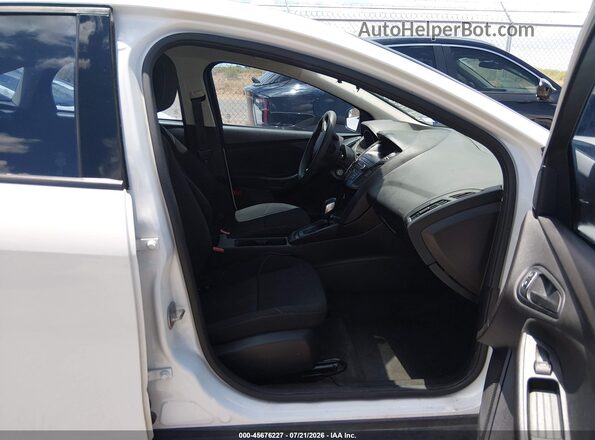 1FADP3E28JL330743 2018 FORD FOCUS White Սալոնի դիմացի տեսք