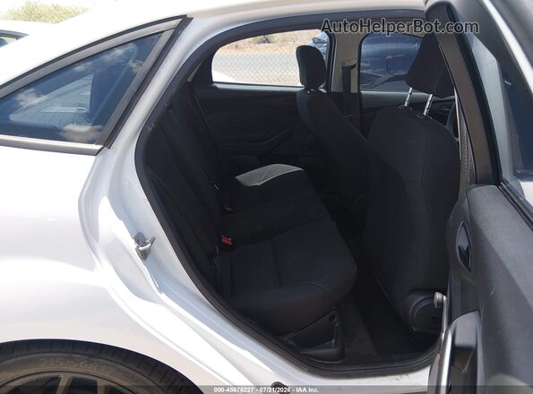 1FADP3E28JL330743 2018 FORD FOCUS White VIN կոդի պիտակի տեսք