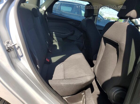 1FADP3E2XHL200893 2017 FORD FOCUS Silver უკანა სავარძლების ხედი