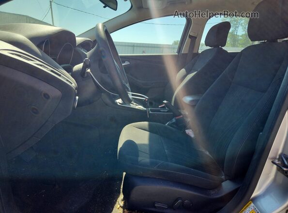 1FADP3F20GL241725 2016 FORD FOCUS Серебряный Вид салона спереди