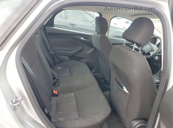 1FADP3F20GL316178 2016 FORD FOCUS Silver Widok tylnych siedzeń