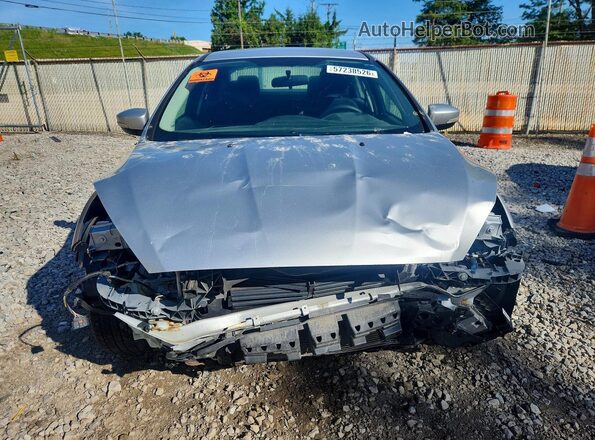 1FADP3F20GL329500 2016 FORD FOCUS Silver Widok z przodu