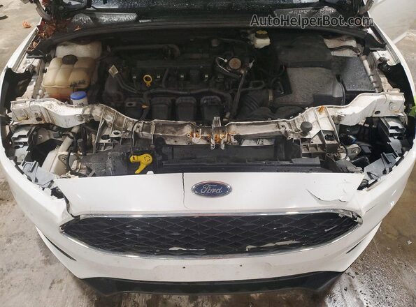 1FADP3F20HL236302 2017 FORD FOCUS Белый Вид задней части салона