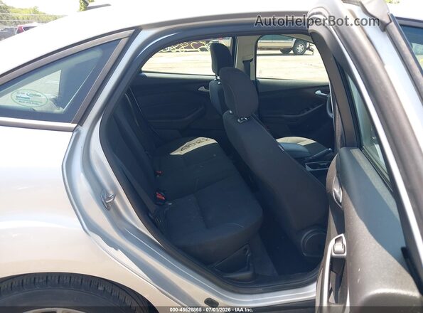 1FADP3F20JL264008 2018 FORD FOCUS Silver VIN կոդի պիտակի տեսք