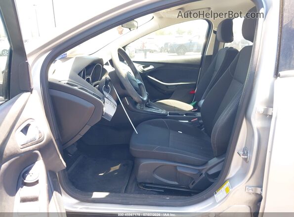 1FADP3F20JL313028 2018 FORD FOCUS Silver Front interior view