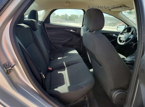 1FADP3F21HL320189 2017 FORD FOCUS Silver Vista de los asientos traseros