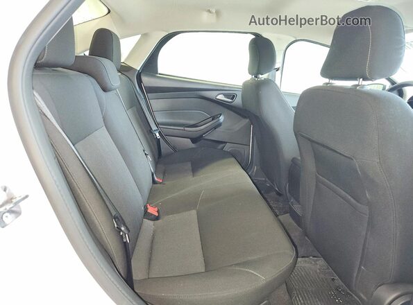 1FADP3F21JL239814 2018 FORD FOCUS White Rear seats view