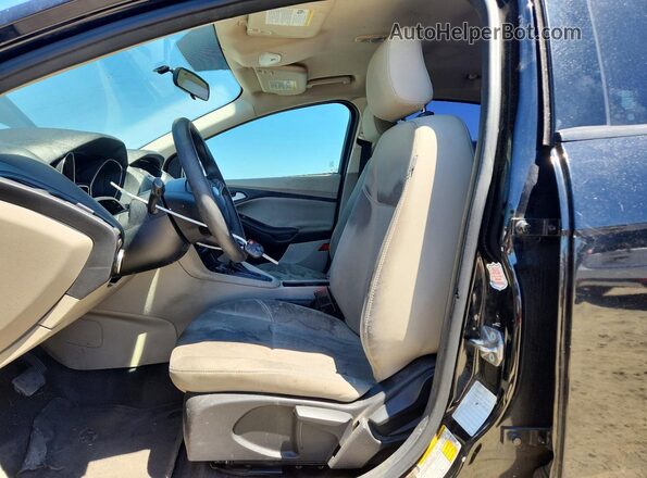 1FADP3F21JL242244 2018 FORD FOCUS Черный Вид салона спереди