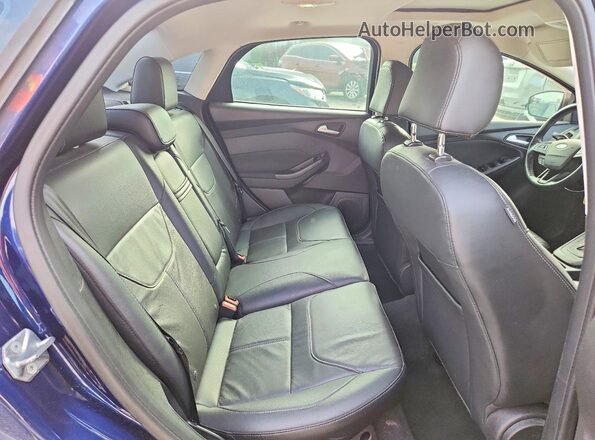 1FADP3F22GL203137 2016 FORD FOCUS Blue Vista de los asientos traseros