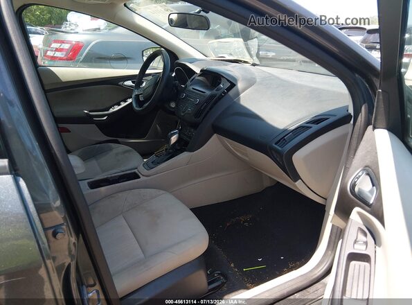 1FADP3F22GL368573 2016 FORD FOCUS Черный Вид салона спереди
