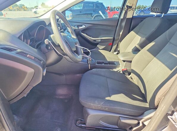 1FADP3F22HL243090 2017 FORD FOCUS Silver Front interior view