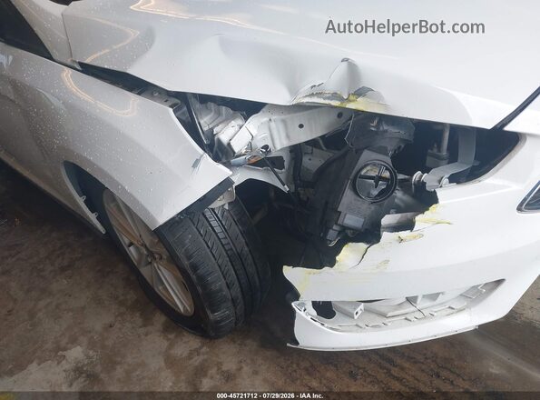 1FADP3F22HL335073 2017 FORD FOCUS White წინა ხედი