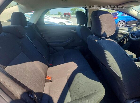 1FADP3F22JL201542 2018 FORD FOCUS Silver Vista de los asientos traseros