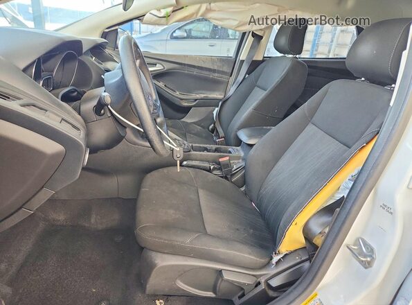 1FADP3F22JL207597 2018 FORD FOCUS White წინა სალონის ხედი