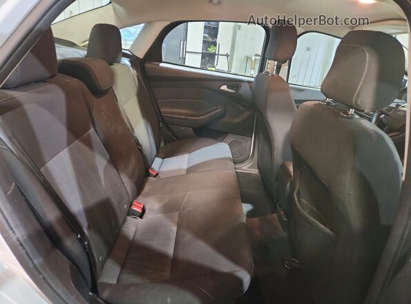 1FADP3F22JL214971 2018 FORD FOCUS White Հետևի նստատեղերի տեսք