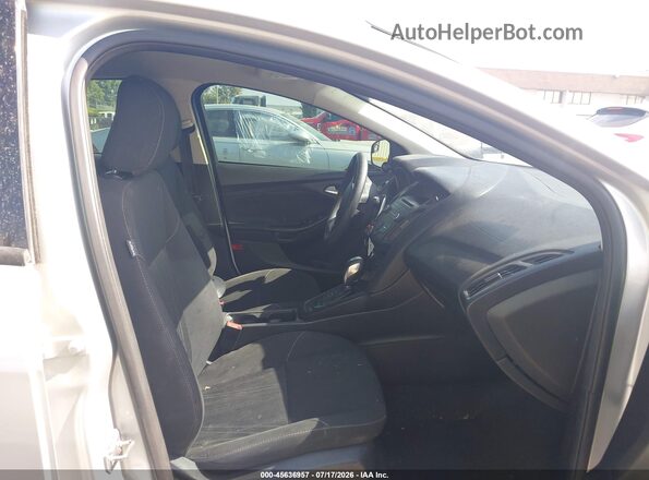 1FADP3F23GL320001 2016 FORD FOCUS Silver Widok wnętrza z przodu