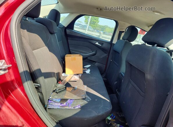 1FADP3F23GL361504 2016 FORD FOCUS Red Vista de los asientos traseros