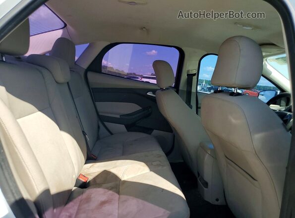 1FADP3F23HL222913 2017 FORD FOCUS White უკანა სავარძლების ხედი