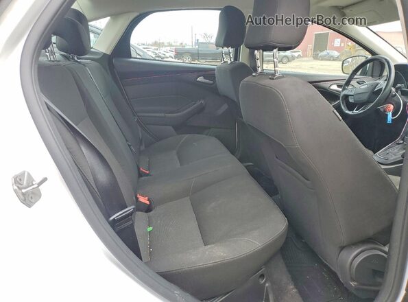 1FADP3F23HL239629 2017 FORD FOCUS White Vista de los asientos traseros