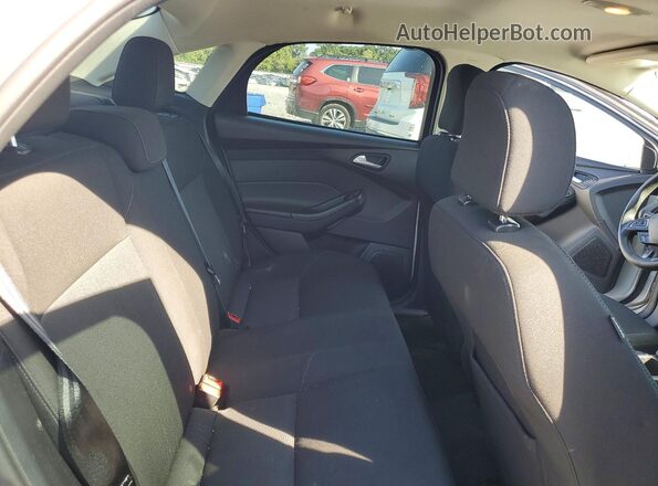 1FADP3F23HL330237 2017 FORD FOCUS Silver უკანა სავარძლების ხედი