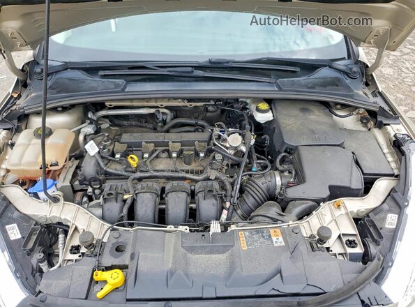 1FADP3F23JL209097 2018 FORD FOCUS Gold Vista interior trasera