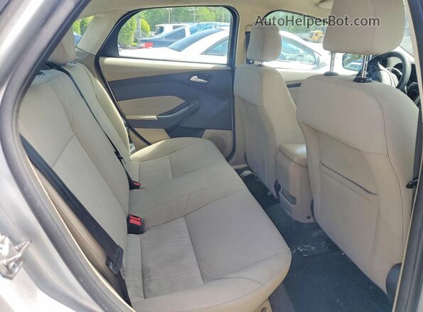 1FADP3F23JL283734 2018 FORD FOCUS Silver Rear seats view
