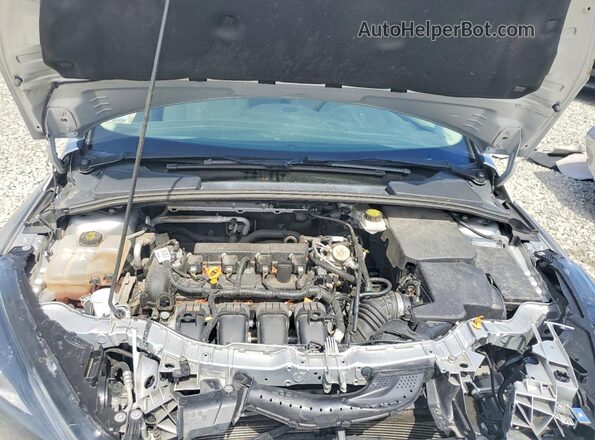 1FADP3F23JL283734 2018 FORD FOCUS Silver Rear interior view